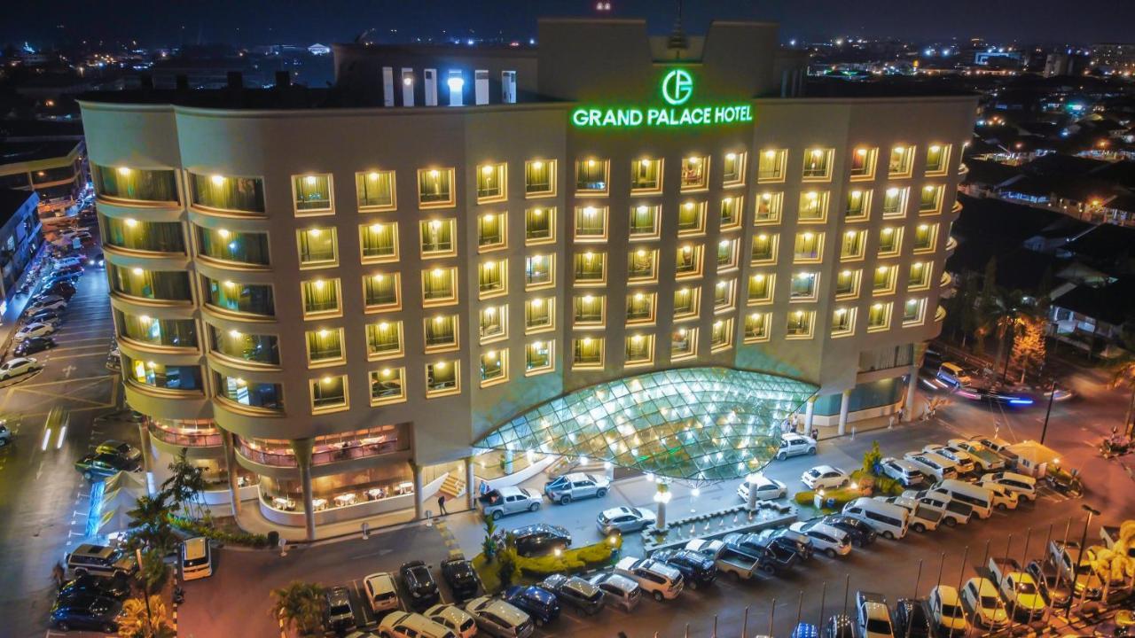מירי Grand Palace Hotel מראה חיצוני תמונה
