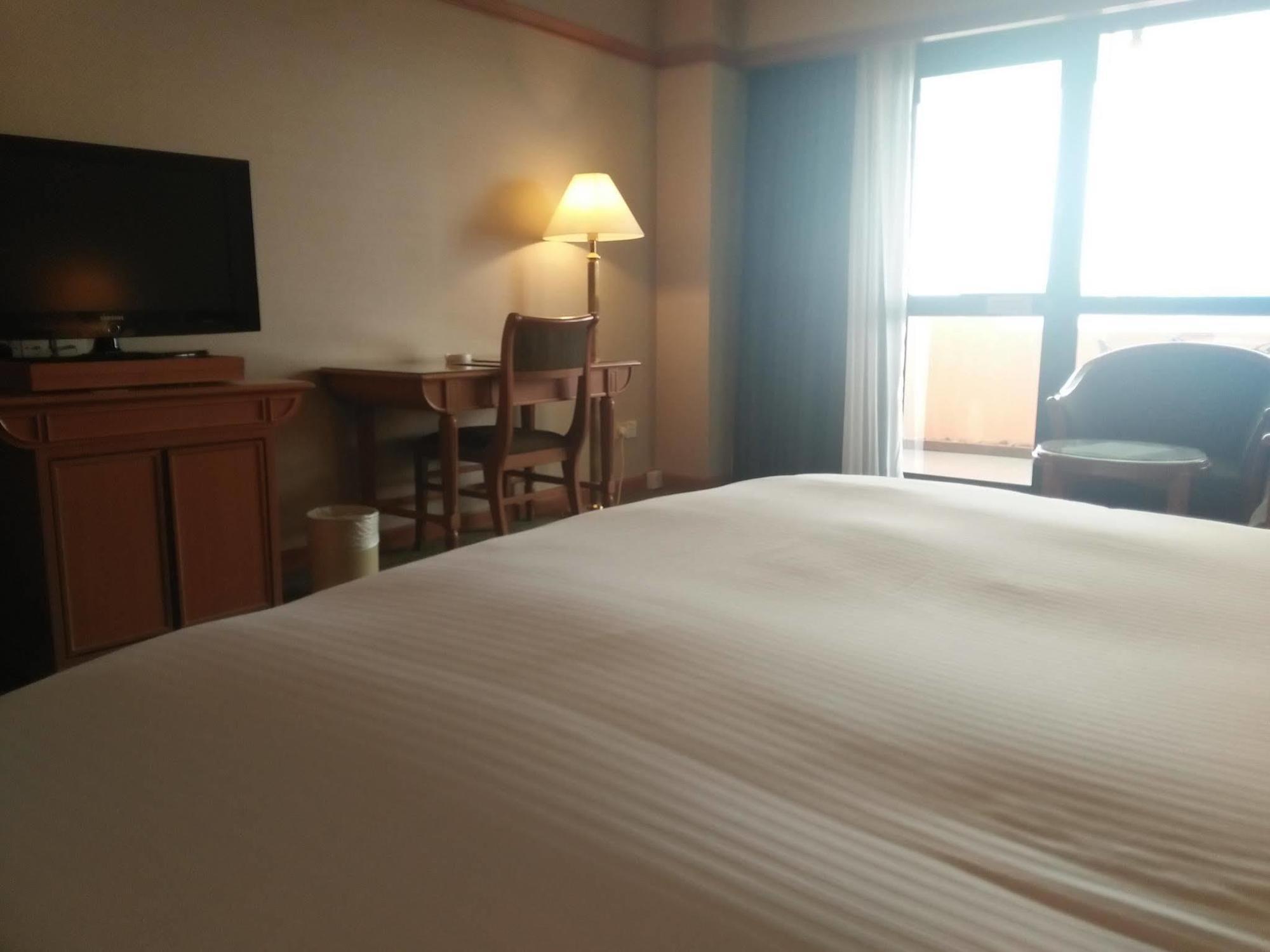 מירי Grand Palace Hotel מראה חיצוני תמונה