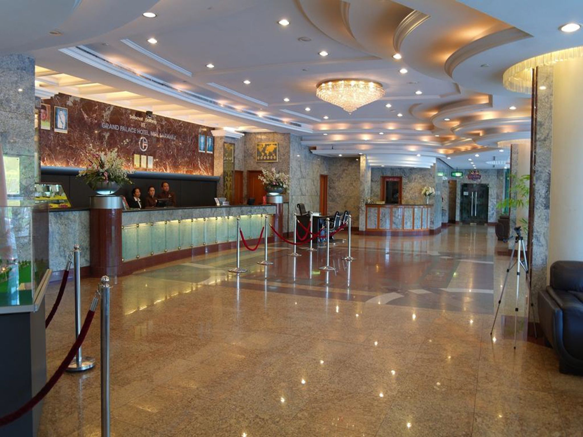מירי Grand Palace Hotel מראה חיצוני תמונה