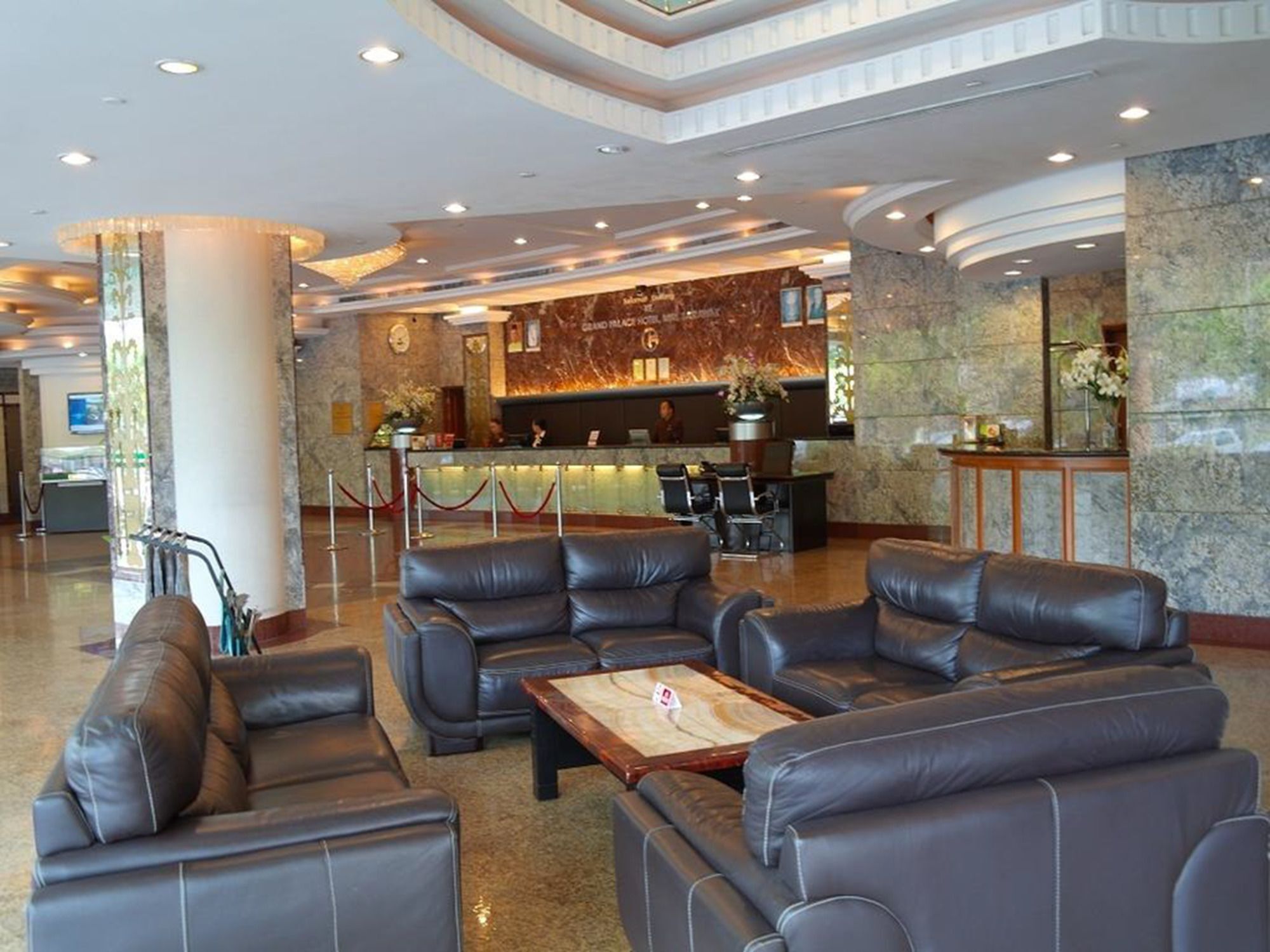 מירי Grand Palace Hotel מראה חיצוני תמונה